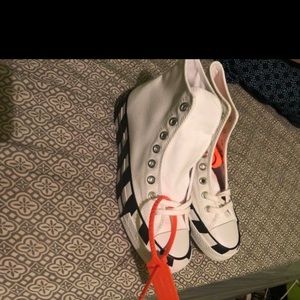 Off-white Chucks